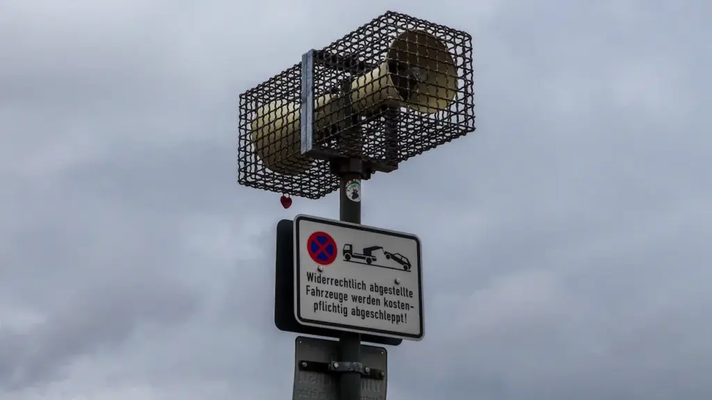 Hoiatussireen paigaldatud postile, mida kasutatakse elanikkonna teavitamiseks ja kriisivalmiduse kontrollimiseks.